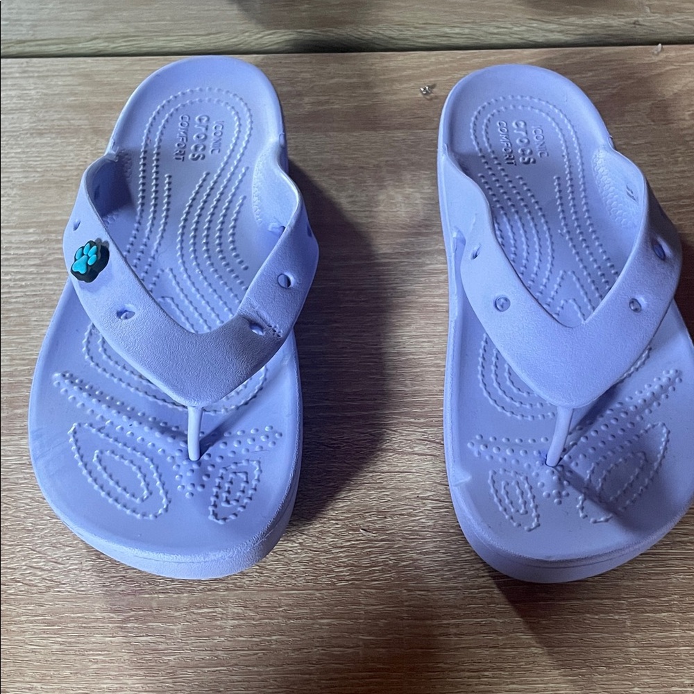 CROCS women’s Light Purple Flip Flops